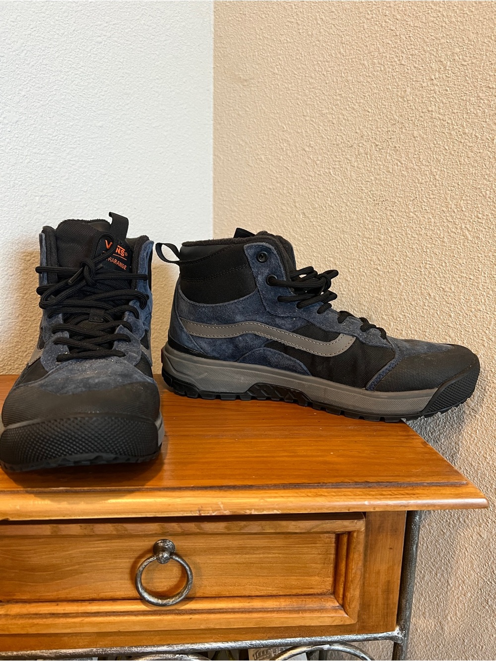 Vans Men's High-Top Vans Boots in Navy and Black